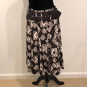 Brown and white geometric design skirt